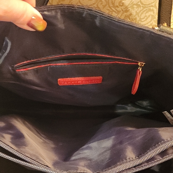 Tommy Hilfiger Black Monogram Tote w/ Gold Accents 🖤✨ - Picture 3 of 5